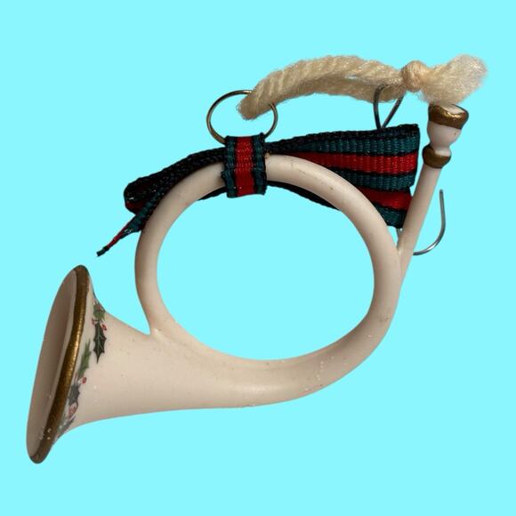 Vtg 1986 Holiday Horn Fine Porcelain Hallmark Christmas Ornament Original Box - Picture 2 of 5